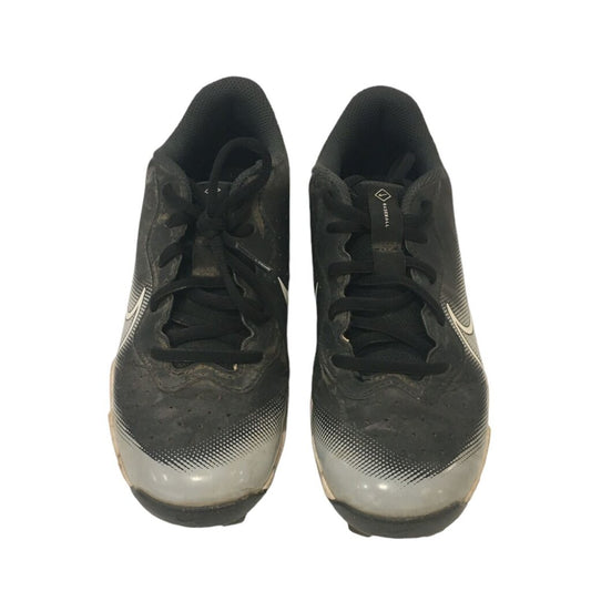 Shoes (cleats), Kids, Size: 3.5
