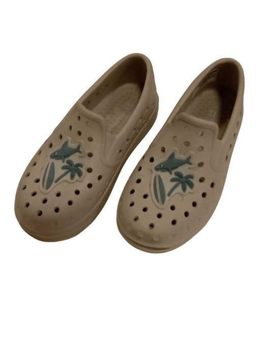 shark croc style slip on shoes